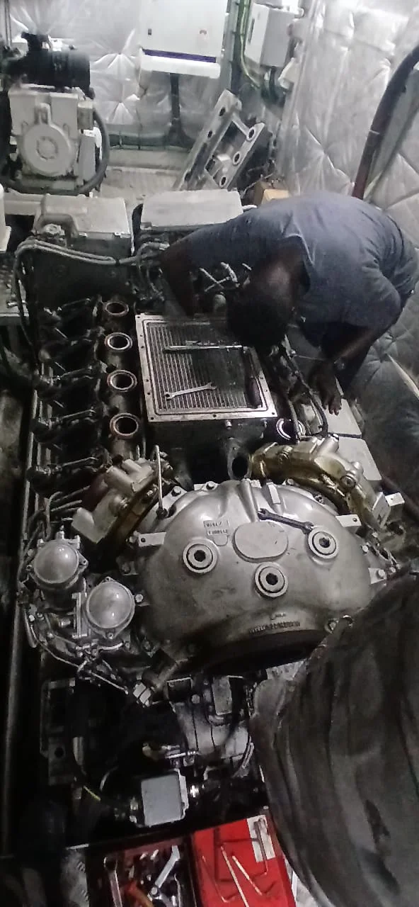 Montagem de motor MTU 2000 - Progresso médio